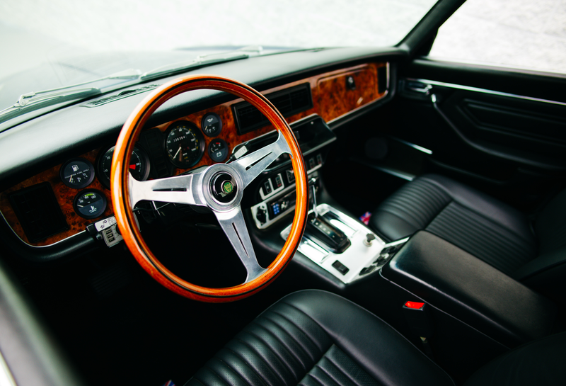 Illustration for article titled This Corvette-Powered 1976 Jaguar XJ Coupe Was Perfect